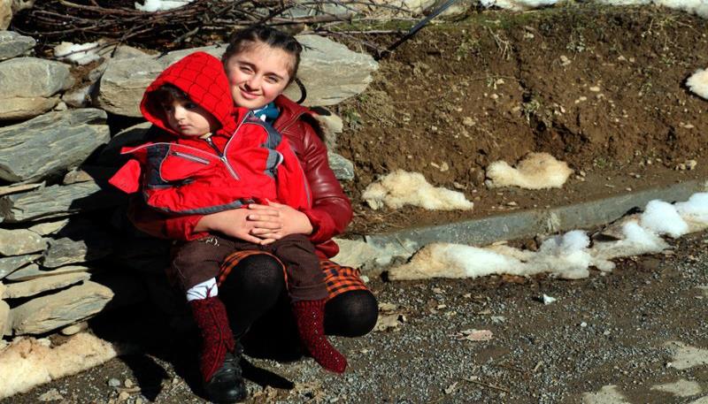 kız ve kardeşi
