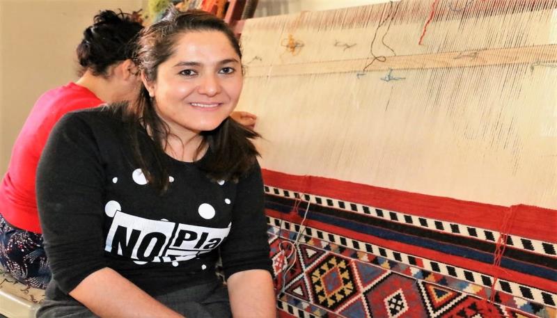 hkr-05-12-2017-hakkari-kilimleri-enisa-aktas