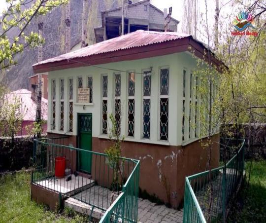 Gülereş Baba Türbesi / Tirbeya Gulereş